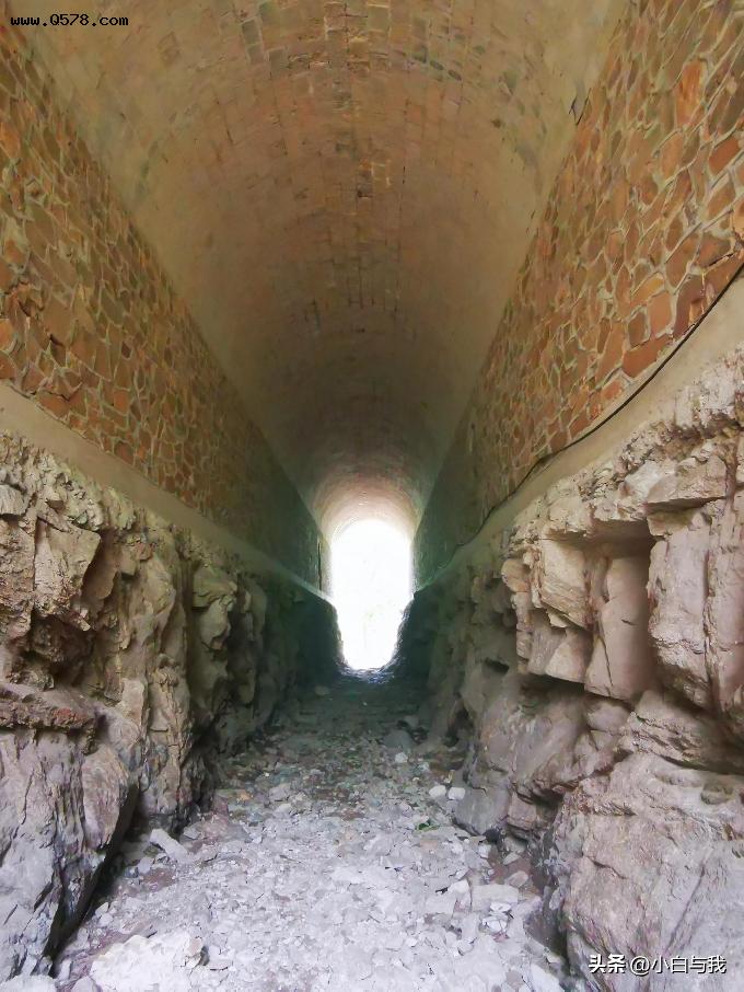 北京延庆关沟有一废弃山洞隧道，如千与千寻般通向另一个世界