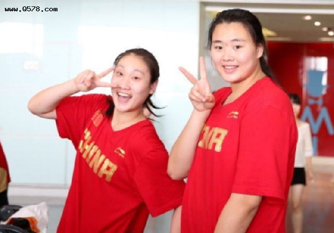 中国女篮巨无霸爆发！15岁2米27开场连得20分，身体天赋远超韩旭