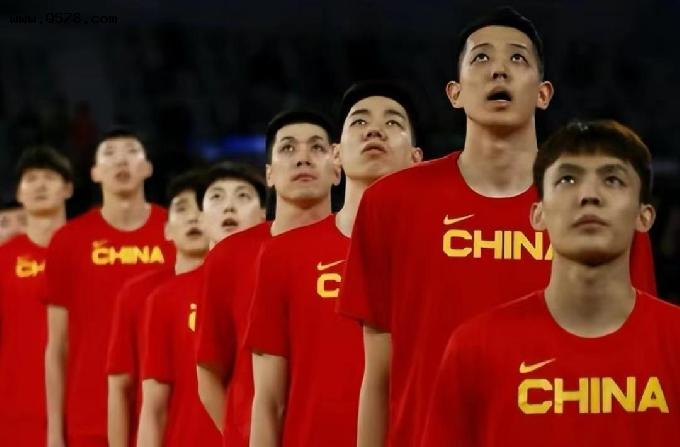 中国男篮赢球但过程太耻辱，单节7分太尴尬，郭艾伦9投2中仅得5分