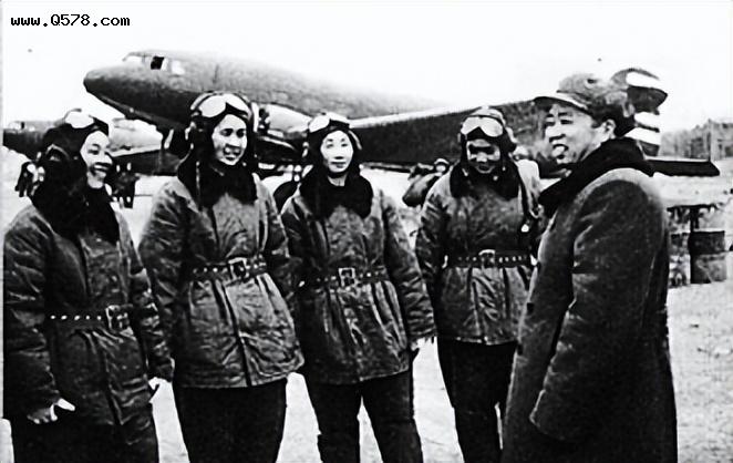 因为两个日本男人，这14名中国女飞行员竟拒绝上飞行课？