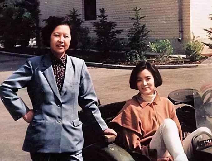 1990年，林青霞与亲姐在河南农村相认，姐姐生活贫苦她有帮助吗？