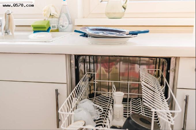 啄木鸟家庭维修课堂 - 洗碗机作为新兴家电，选购时候需注意什么？