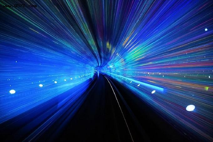 解读宇宙中的“光速限制”，光速真的无法突破吗？