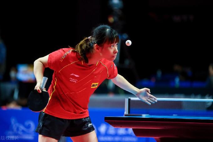 国乒世青赛冠军有失水准，石洵瑶1比3负14岁少女，林诗栋零封晋级