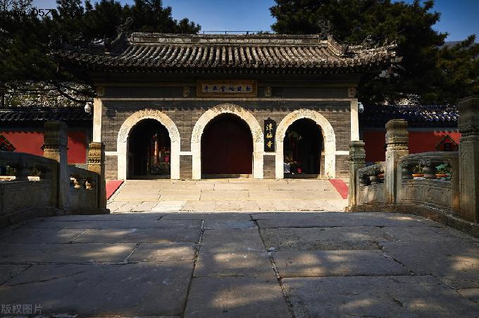先有潭柘寺，后有北京城，这座千年古刹到底有多美？