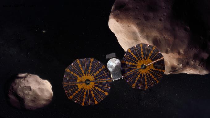 相距1亿公里：NASA分享露西小行星探测器五月拍摄的月食画面
