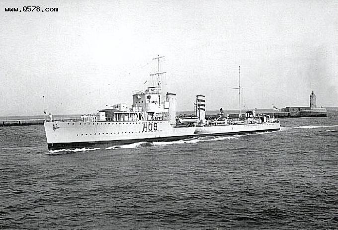 海军舰队全军覆没，六千步兵被逼入绝境，一个小港令德军得不偿失
