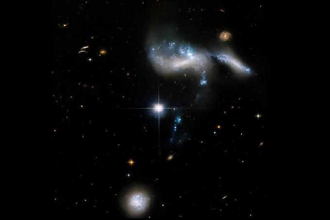 哈勃望远镜在星系团附近发现了一条离地球很近的“星河”