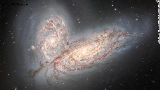 科学家最新预测：30-40亿年后银河系最终与邻居仙女座星系相撞