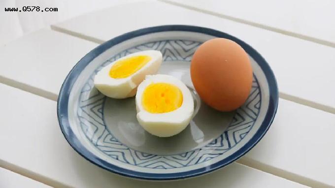 「百科」经常吃水煮蛋，是“养肝”还是“伤肝”？医生：吃鸡蛋3点要牢记