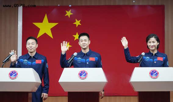 期待！中国人将第一次在太空为祖国庆生