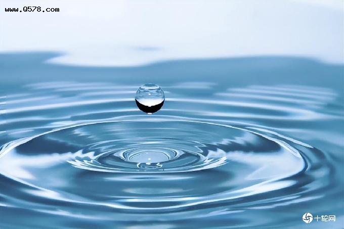 证据表明，水在极低温下分离成2种不同液体