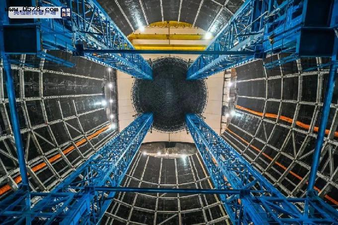 地下700米！江门中微子实验巨型“变形金刚塔”已建成
