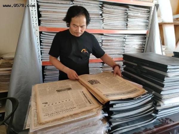 他用8年收藏20多万份报纸，还办了藏报馆→
