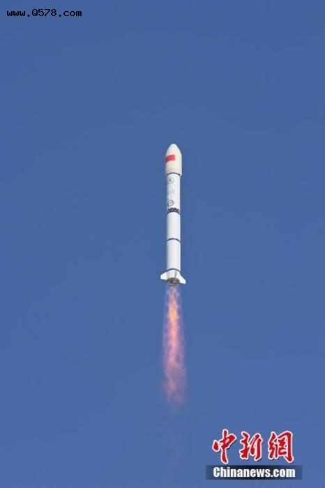 一箭三星 中国成功发射低轨通信试验卫星