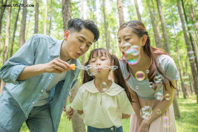 市面上的泡泡机对孩子们来说安全吗？如何选购？