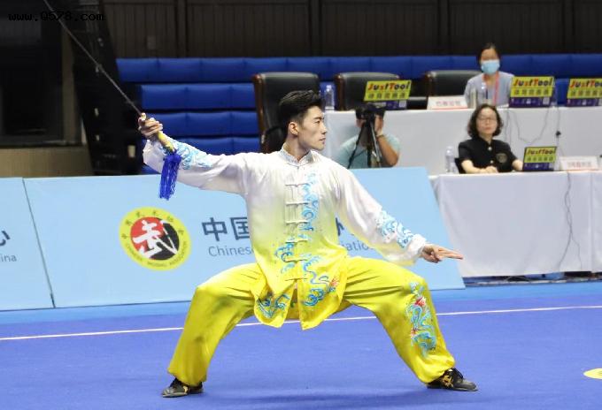 全国武术套路锦标赛 - 广东选手卢向成夺得男子太极剑冠军