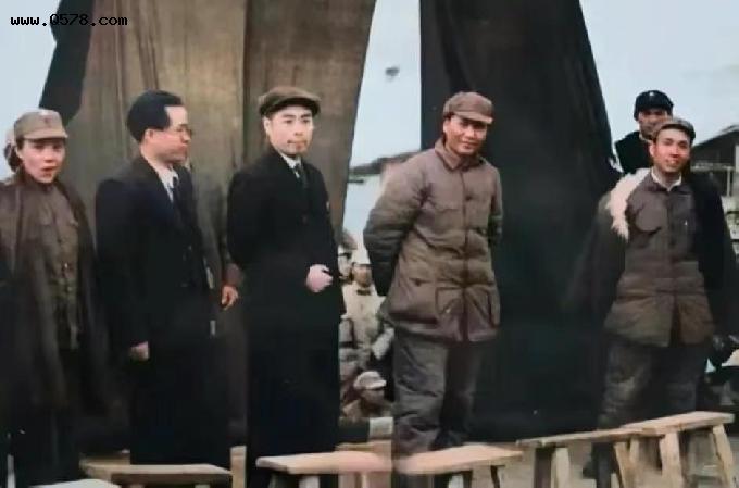 1948年，王明板着脸来找毛主席，李银桥心知不妙，赶紧去叫周恩来