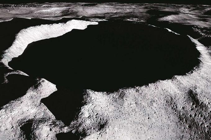 中国计划在永恒黑暗的陨石坑附近登陆月球