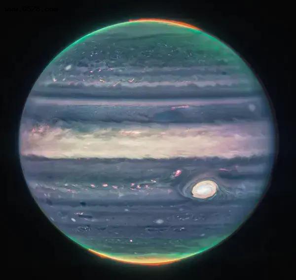 NASA公布最新木星高清图像：细节惊叹