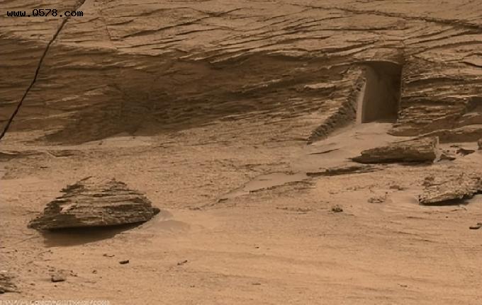 火星惊现一道近乎完美的门，发现生命的存在？