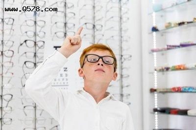 给孩子验光时为什么要散瞳？散瞳会对眼睛有伤害吗？