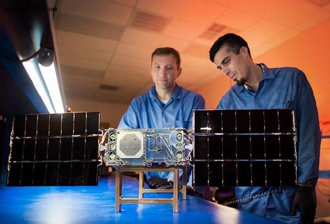 六台小卫星构成合成孔径望远镜 SunRISE将用于观测太阳射电暴