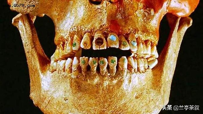 古代玛雅人用宝石装饰他们的牙齿