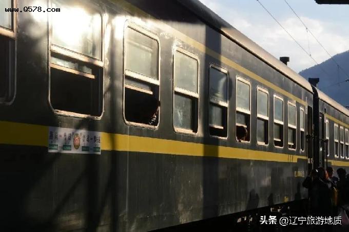四川最美慢火车，车票30年不涨价，“特殊旅客”也可以坐这趟火车