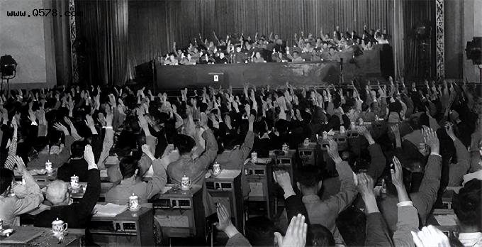 1953年梁漱溟会议上公然顶撞毛主席，遭众人轰下台，发生了什么？