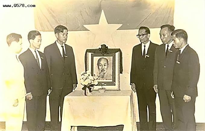 69年胡志明逝世，周总理指示驻越大使暂不吊唁，事后才知大有深意
