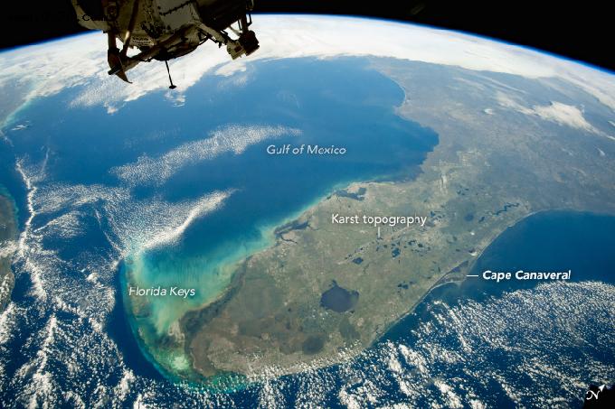 「太空观察」佛罗里达的岩石和火箭