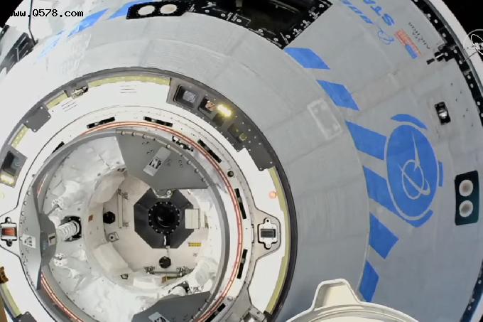 波音星际客机首次成功对接国际空间站