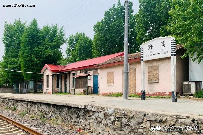 北京这座老火车站成网红打卡地，但你发现了吗？站牌的拼音标错了