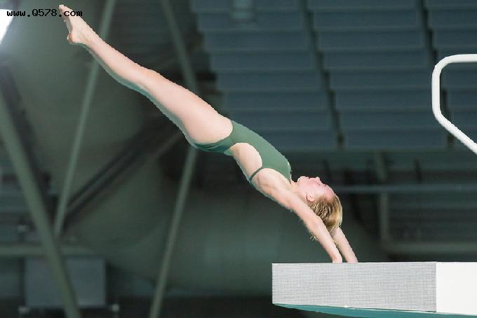 又一位17岁天才少女来袭！跳水运动员朱莉·雅各布森惊艳亮相