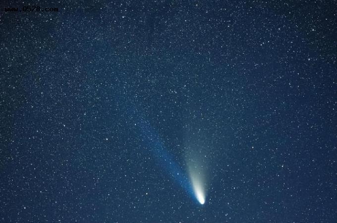 「地小知」敬一闪而过的彗星
