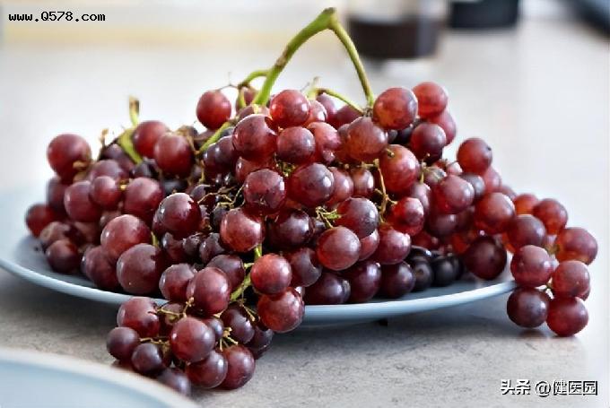 研究表明，每天吃两杯葡萄可以更长寿