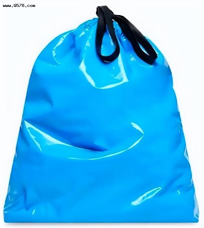 巴黎世家新品包包如同垃圾袋，售价12104元，暂时未在中国上架
