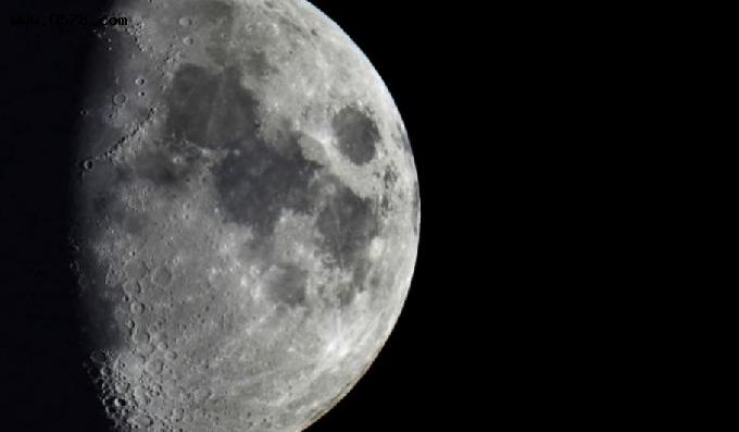 研究人员发现，月球的某些部分可能为人类提供稳定的温度