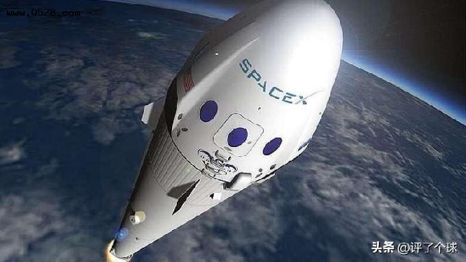 澳大利亚：美国SPACE X公司的航天器残骸，落到了澳洲的田野里