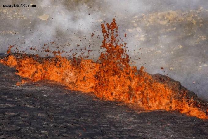地球怎么了，冰岛一座火山又喷发了，2022年是气候的“临界点”？