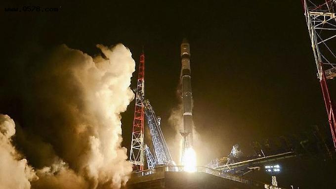 俄式“光杆”火箭出击！“联盟2.1V"自普列谢茨克深夜送军星