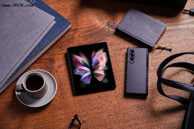 三星Galaxy Z系列：创新升维 打造折叠屏手机新范式