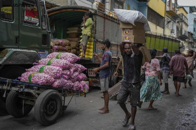 斯里兰卡经济崩溃 2022年恐萎缩8%创纪录