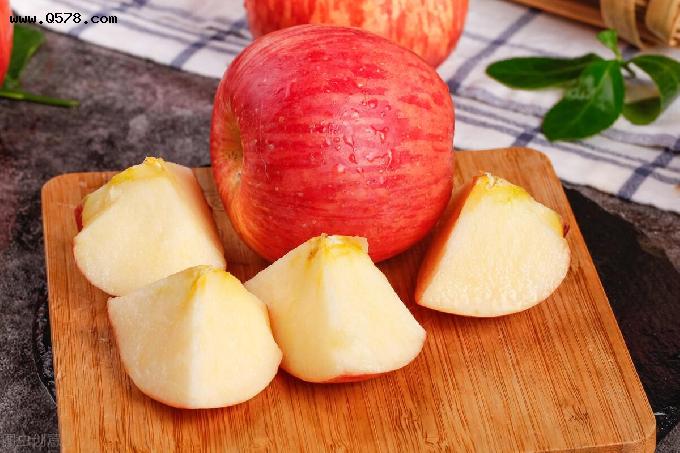 苹果皮要不要削掉再吃？这一举动容易让营养溜走，不懂吃可惜了