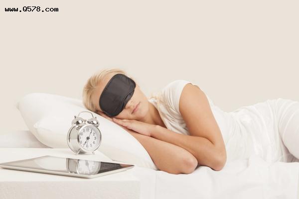 经常失眠，或与这4个原因有关系，多补充4种维生素或可改善睡眠