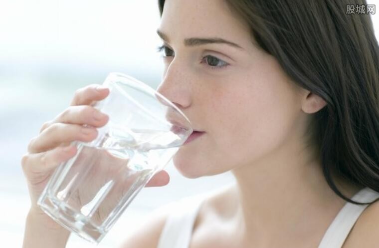 晨起后喝一杯温水相当于喝细菌？ 医生：养成良好的生活习惯