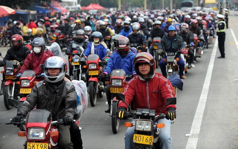 超200个城市禁限摩摩托车为什么还越来越火？ 来看答案