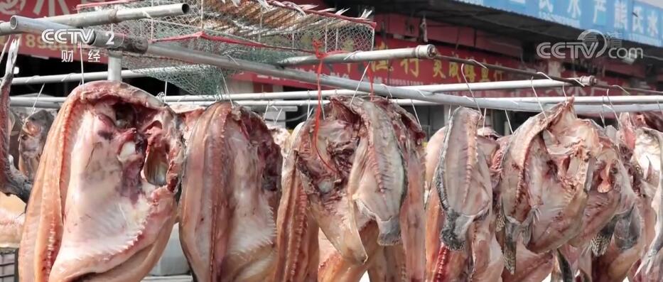 武汉淡水鱼价格持续下降 腌鱼制作正当时